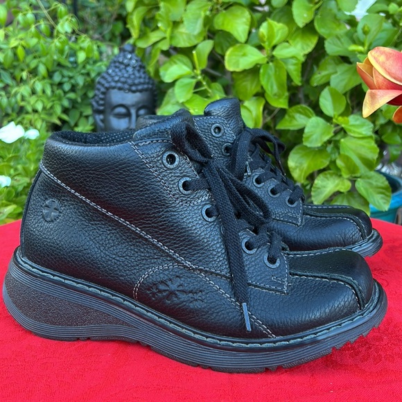 Dr. Martens Daisy Flower Embossed Black Chunky Platform Ankle Boots 😍 - Picture 4 of 17